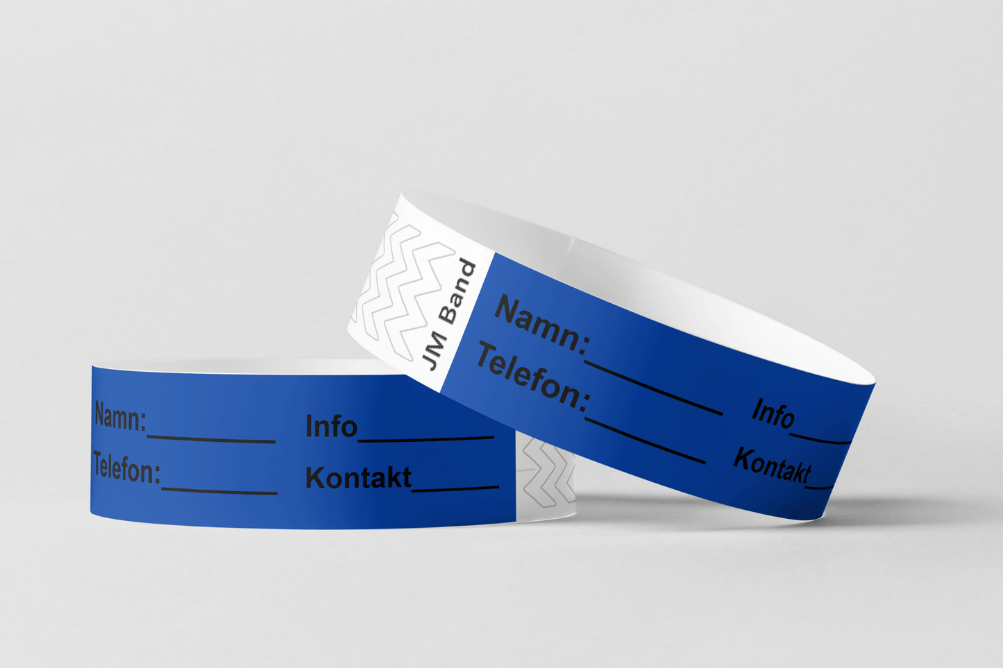 Två Papper ID-armband på vit bakgrund