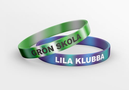 Ett par Marmorerade silikonarmband med prägling med orden lila kulba och ron skola.