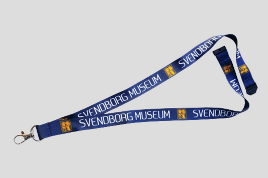 En nyckelband polyester serigrafi Via e-post med texten "Svenska museet" tryckt på.