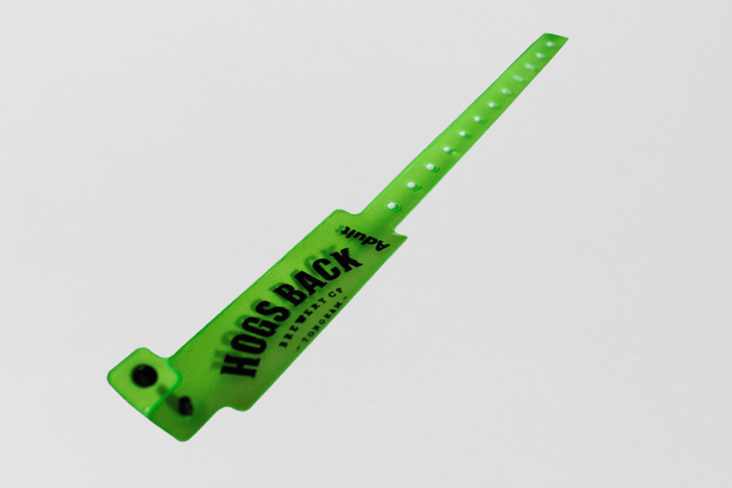 Ett foto av Plastarmband "W" med Tryck från JM Band®. Köp Plastikarmband i Gul här.