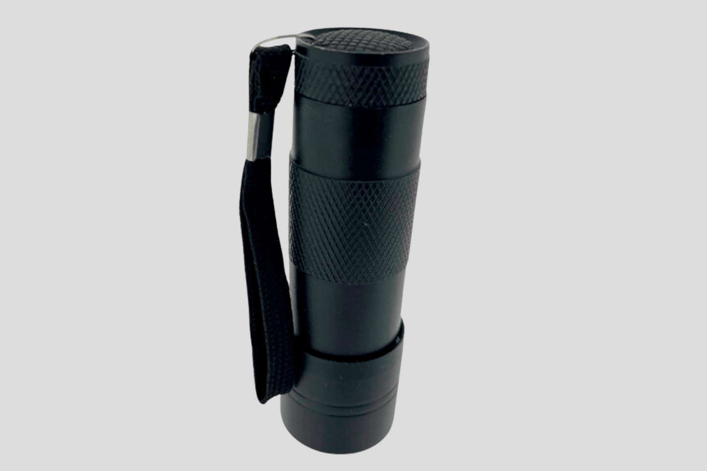 En svart UV ficklampa LED spektrum ficklampa på vit bakgrund.