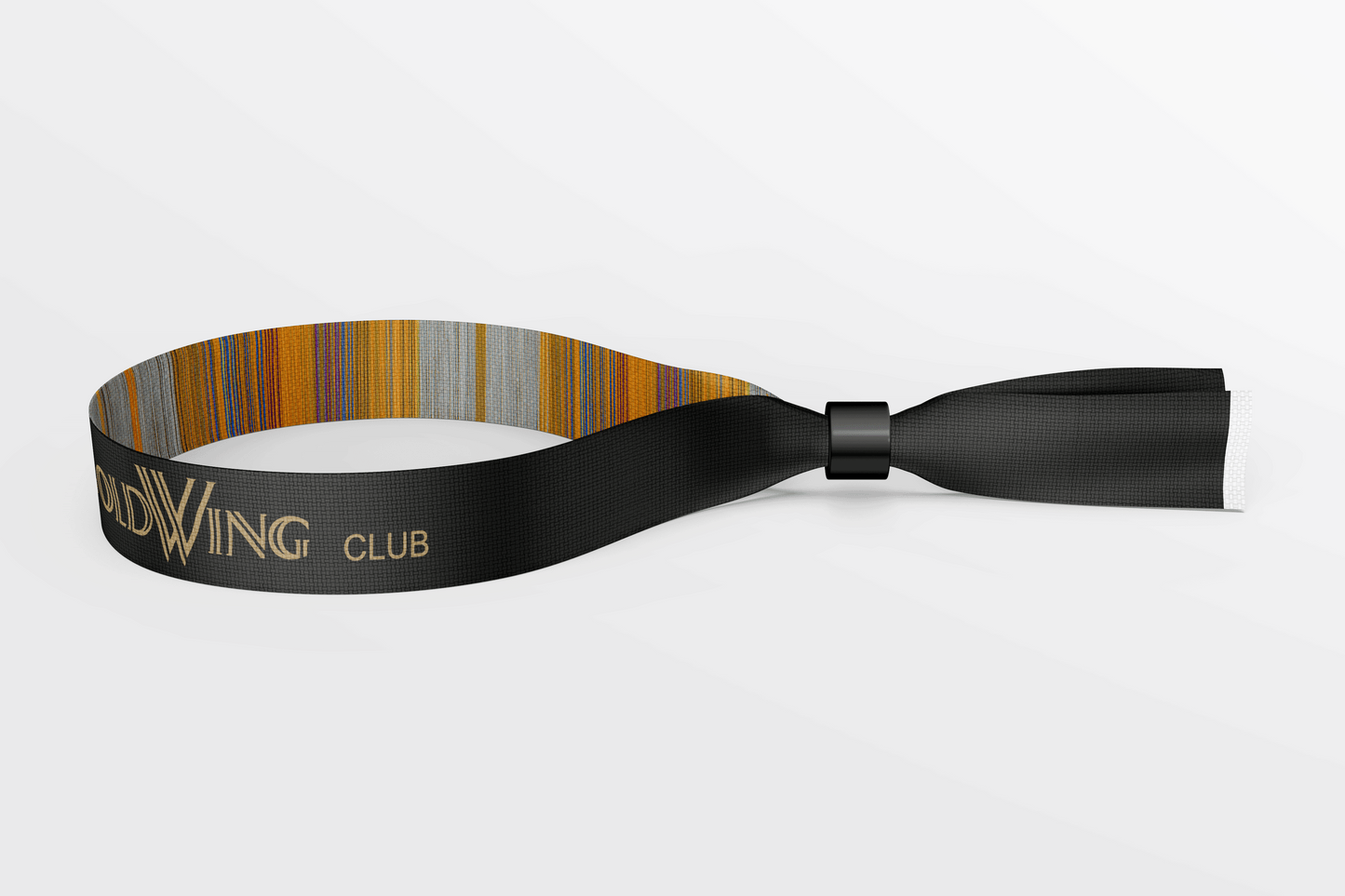 Ett svart Festivalarmband vävda med metalltråd med ordet wing club på.