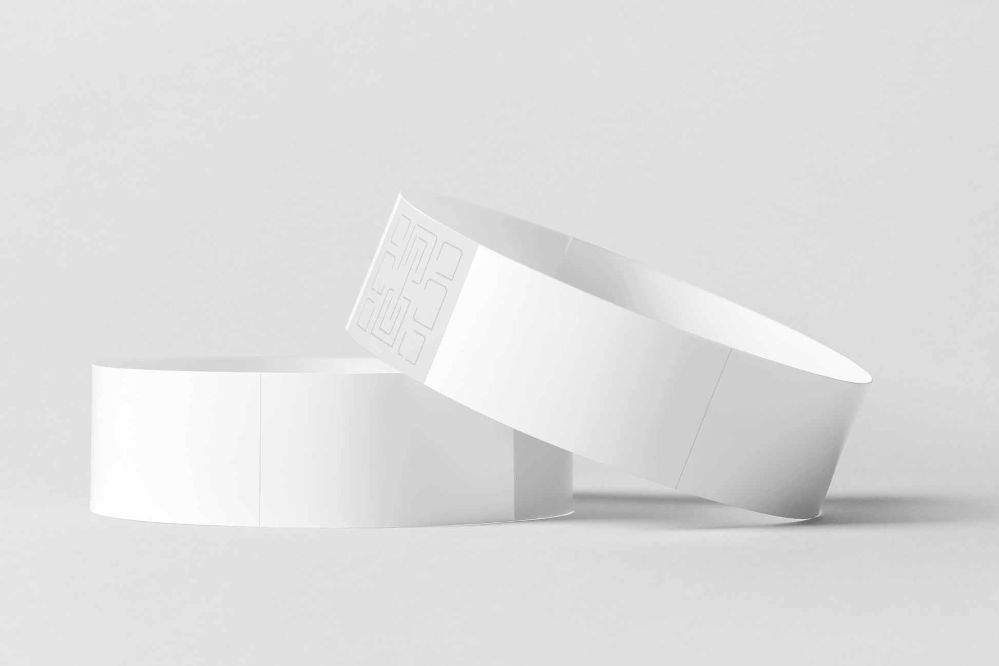 Två Armband termisk- Print Själv på vit bakgrund.