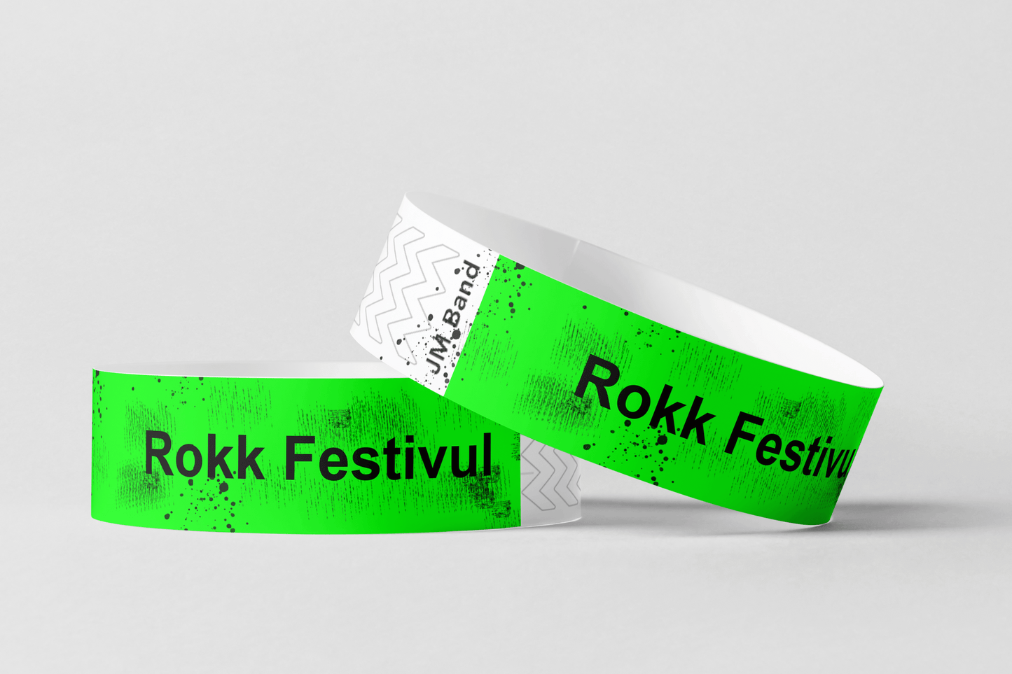 Två Papperarmband Specialerbjudande-Mysteriebox med ordet rok festival på.