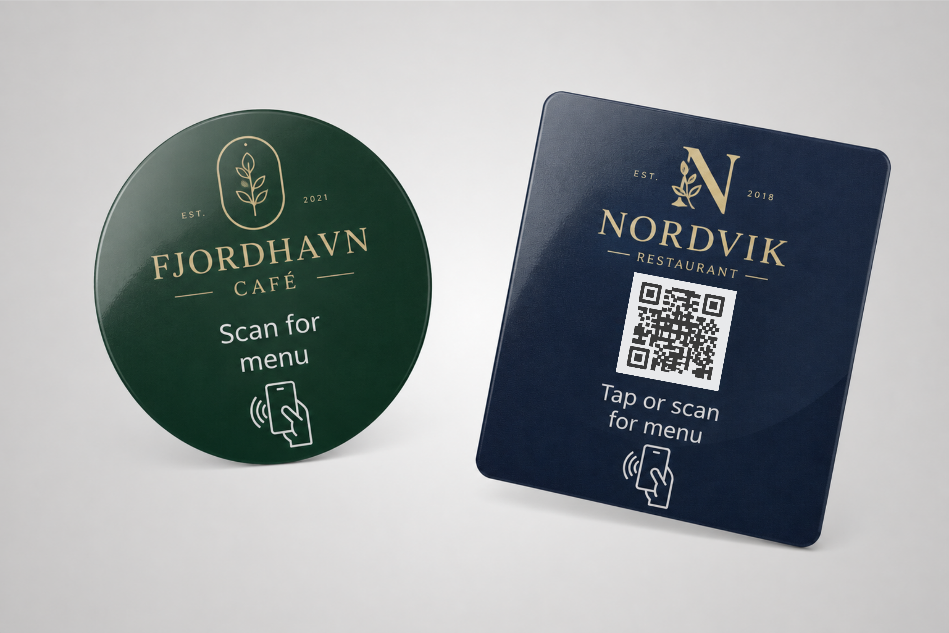 Digitala menyer med NFC-klistermärken på hektiska lunchkaféer