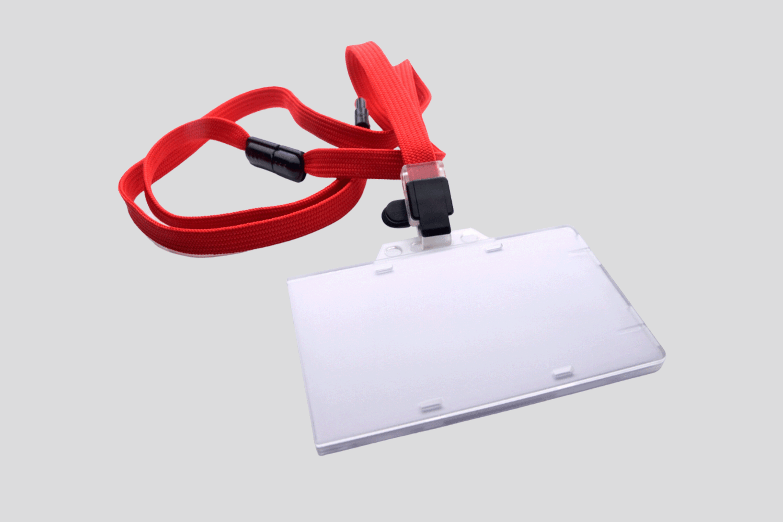 En hård PVC-korthållare med en röd snodd fäst vid den.