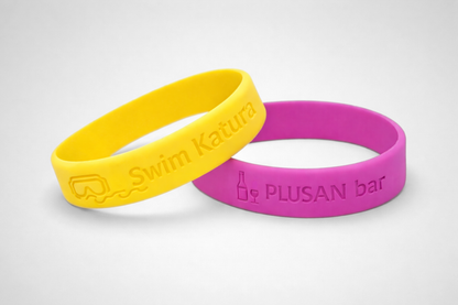 Ett foto av Silikon Armband Präglad från JM Band®. Köp Silikonarmband i 202 mm här.