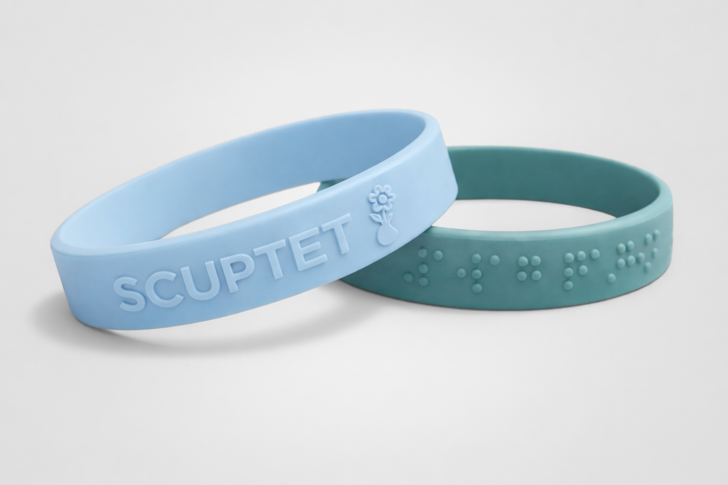 Ett foto av Präglade Silikonarmband - Upphöjd Text från JM Band®. Köp Silikonarmband i 202 mm här.