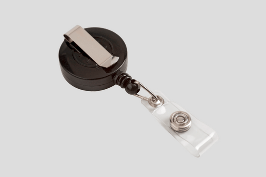 En svart Badge Reel- Yoyo för ID-korthållare med metallklämma.