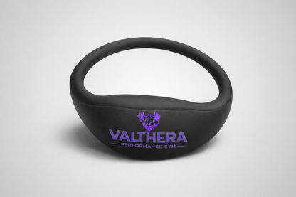 Ett svart NFC-armband från JM Band® med tryckt logotyp
