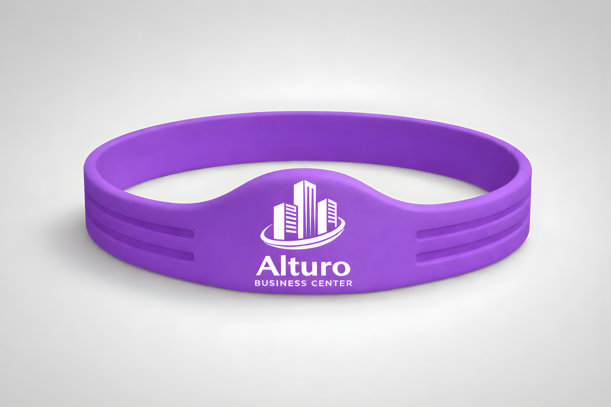 Ett lila silikonarmband med NFC och eget logo från JM Band®